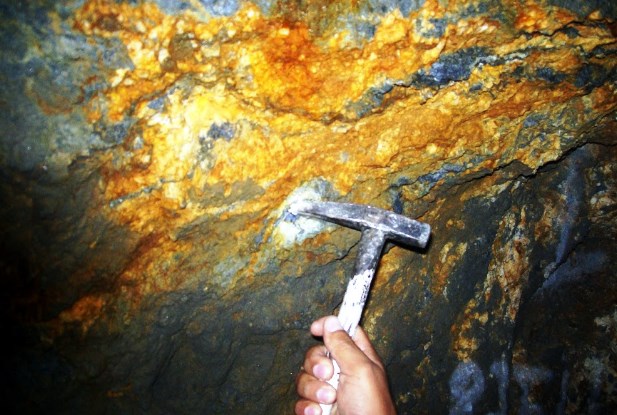 Mina de oro en Perú